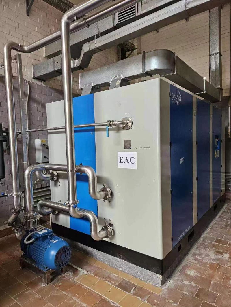 某PET吹瓶廠無油中壓空壓機